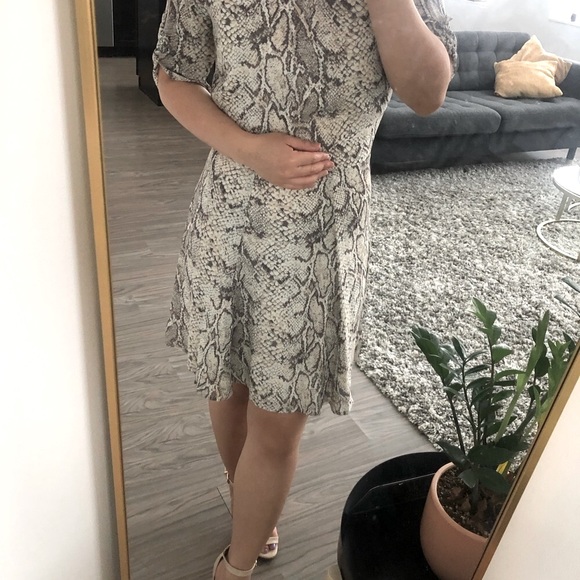 👗NWOT Reformation Gracie Dress Python Print short sleeve ruched Size 4 - Picture 7 of 10